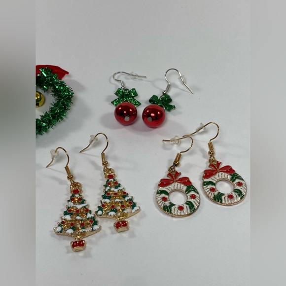 5 pair of Hook Pierced Christmas Earrings NWOT - Picture 3 of 4